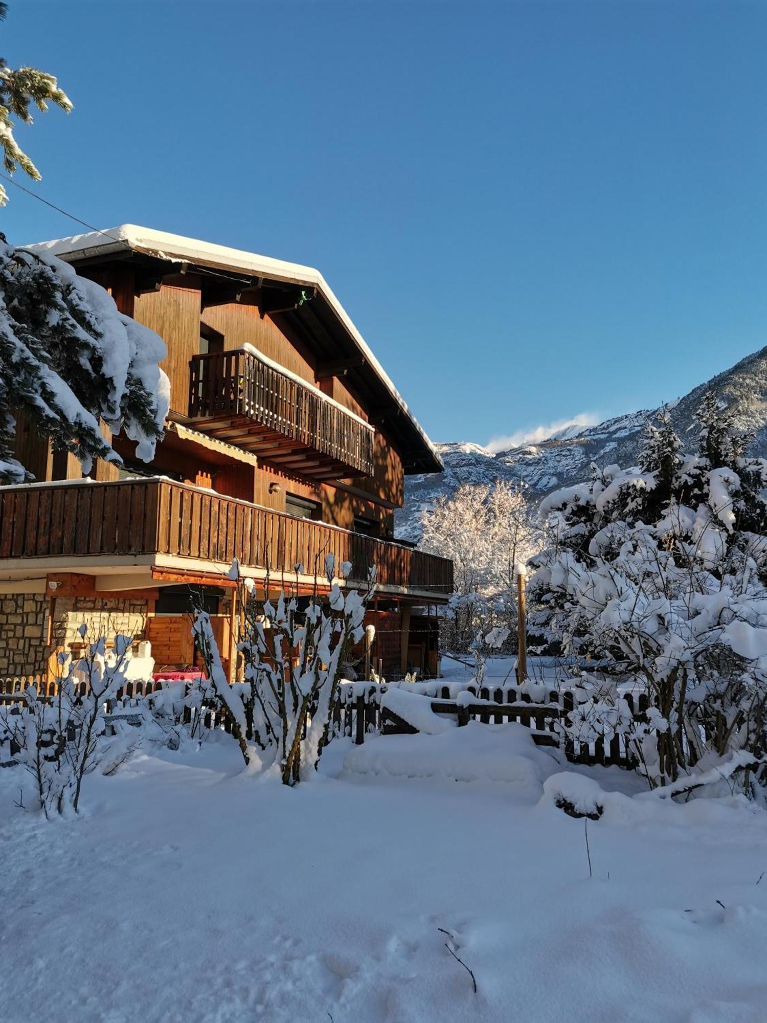 Chalet La Cachette Cyclists & Skiers Le Bourg-dʼOisans المظهر الخارجي الصورة